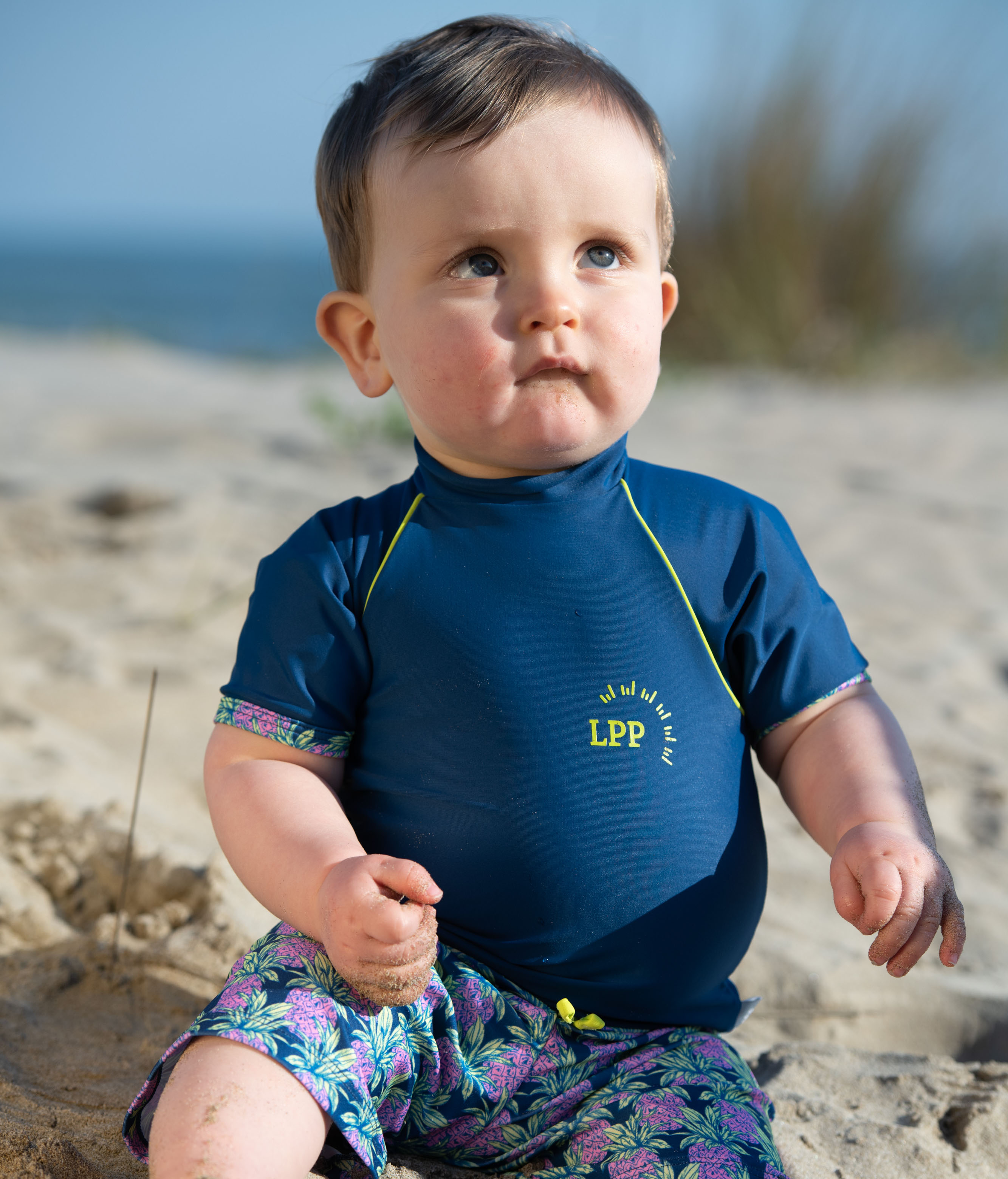 Des vêtements anti uv pour protéger mon enfant sur la plage - Maxi